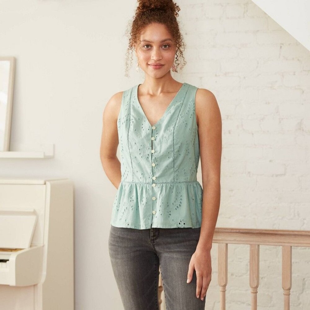 Universal Thread Womens XS Eyelet Button-Front Peplum Tank Top Sage Green Sleeve